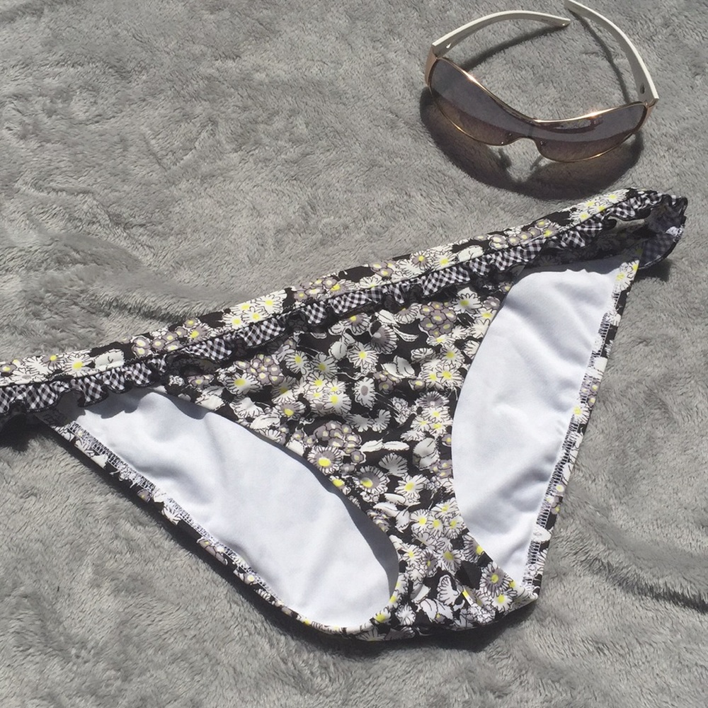 Victoria’s Secret Daisy Bikini Bottoms